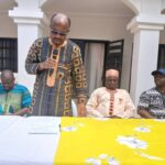 ŒUVRES CARITATIVES: Abiba Adamou Simé Déguiri offre 54 nattes et 24 bouloirs aux fidèles musulmans de Sinendé. -NordBenin